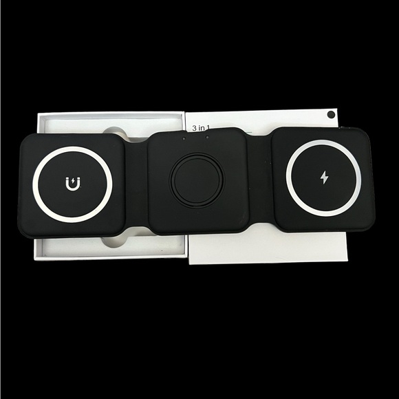 3 in 1 Magnetic Wireless Charger - Picture 3 of 4